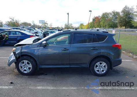2015 Toyota Rav4 Le z USA, uszkodzony, nr VIN JTMBFREV5FD156245
